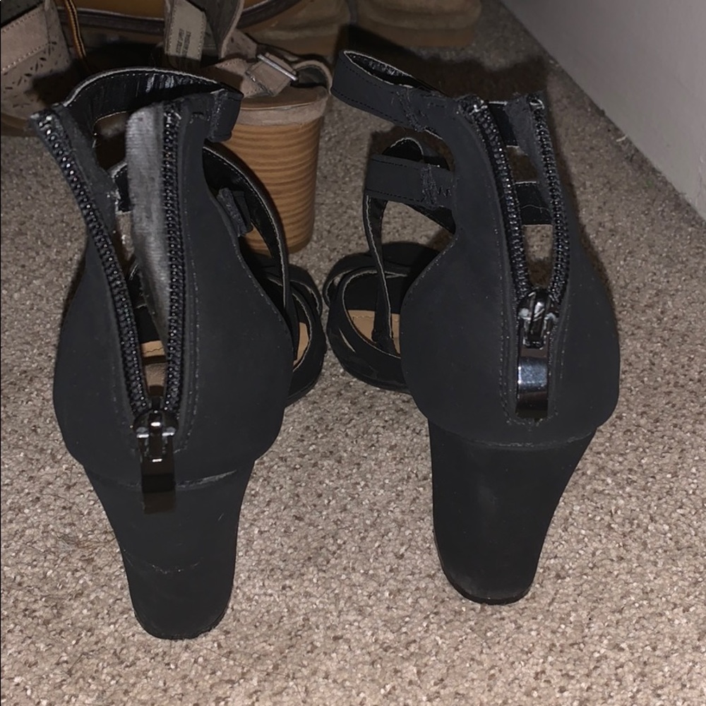 Heels - Picture 2 of 3